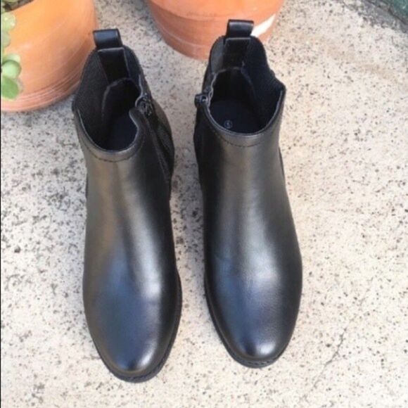 BUCKLE FAUX LEATHER BLACK ANKLE BOOTIES NEW IN BOX - Picture 7 of 7